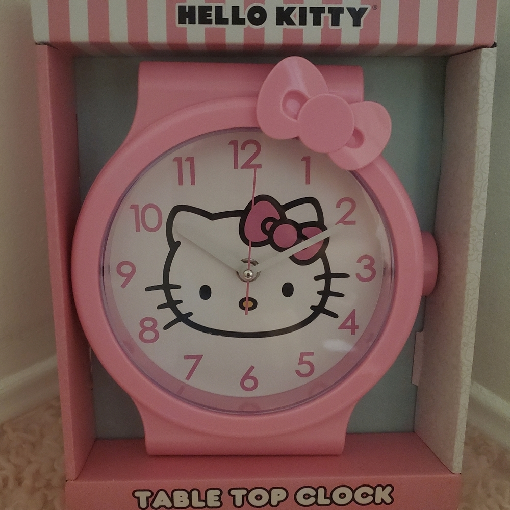 Hello Kitty Desktop Clock